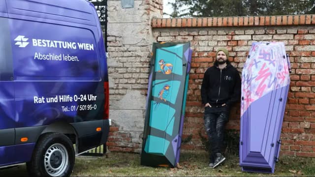 Похороны со стилем: венская похоронная служба предлагает дизайнерские модели гробов