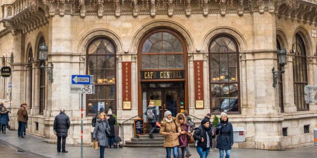 Кофейная легенда Вены уходит на реконструкцию: Café Central не будет принимать гостей до осени