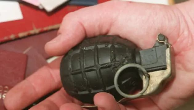 Нашёл гранату в мусорке и лишился пальцев: ЧП в Вене