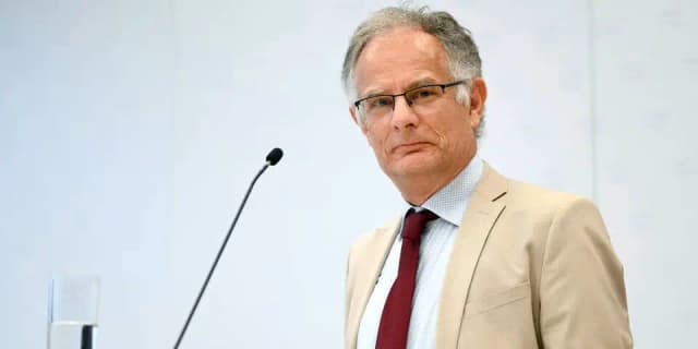 Дыра в бюджете: министр Мартербауэр хочет экономить на социальной помощи, а только Судан должен Австрии 5 миллиардов