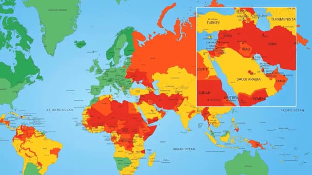 Эксперты обновили карту рисков для путешественников: Израиль, ОАЭ и даже Кипр в "оранжевой" зоне
