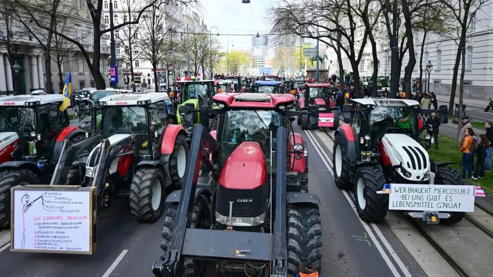 Сотни тракторов на Рингштрассе: австрийские фермеры вышли на акцию протеста