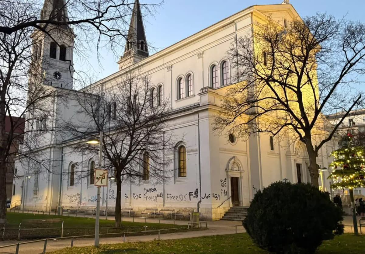 Не замеченная обществом атака: кто расписал стены Кеплеркирхе и почему об этом молчат