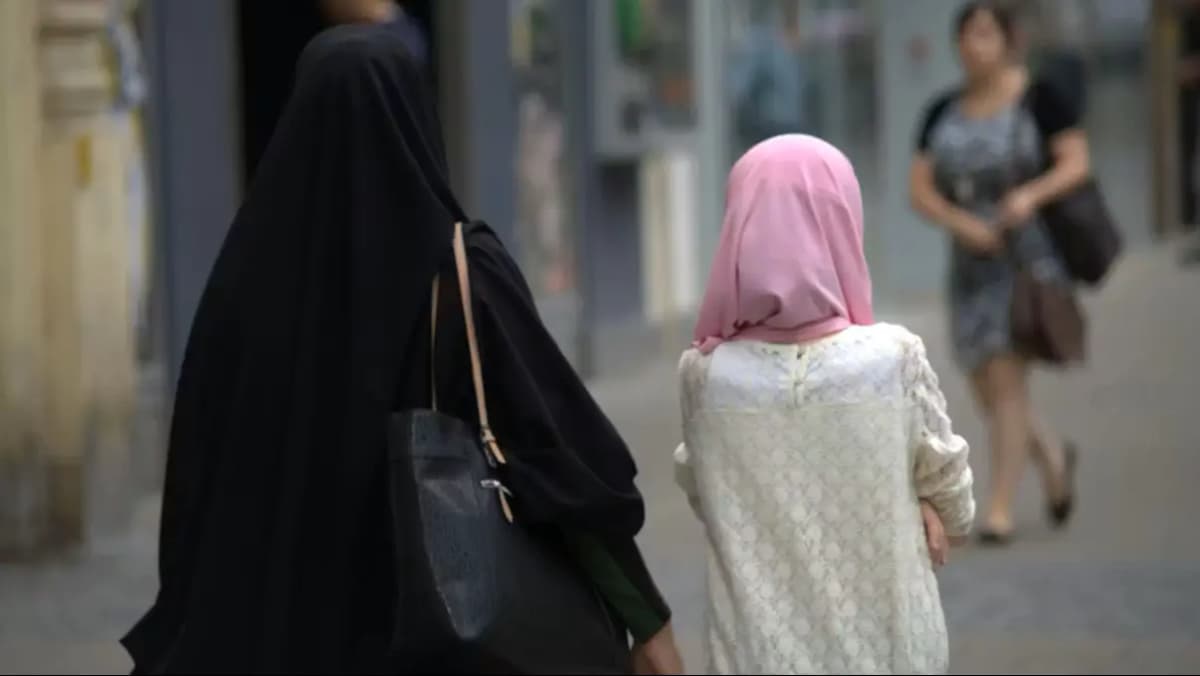 Жестокая экономия или справедливость? История сирийской семьи, оставшейся с 1 285 евро вместо 3 000, поляризовала австрийское общество