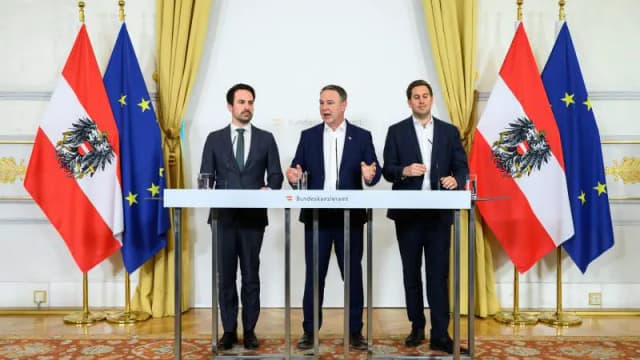 Правительство Австрии ввело запрет соцсетей для детей до 14 лет и согласовало реформу школьных программ