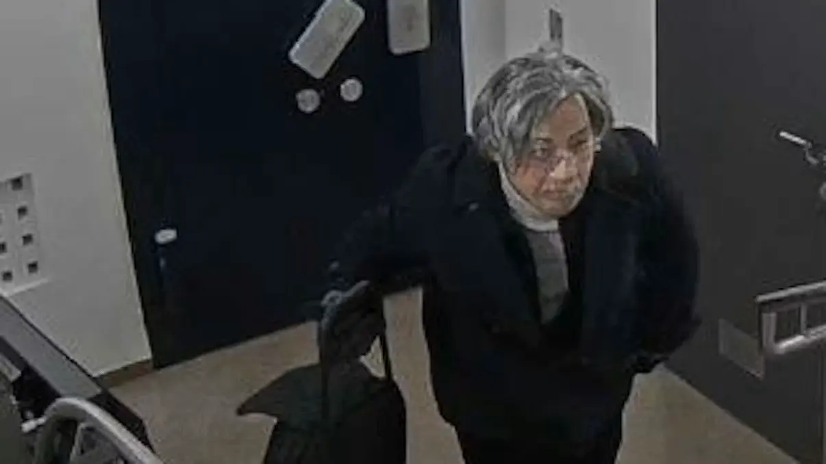 Загадочное вооруженное ограбление банка в Граце накануне Рождества : полиция ищет мужчину в седом парике