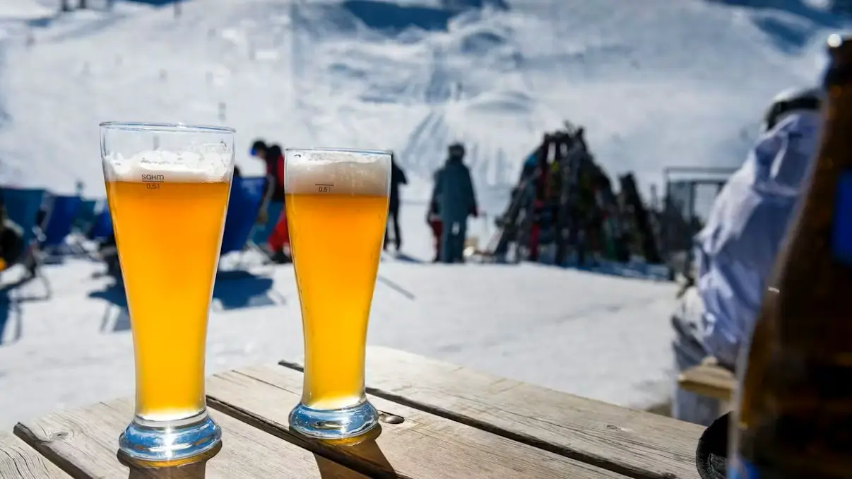 Пьяный слалом: в Австрии обсуждают запрет алкоголя на склонах