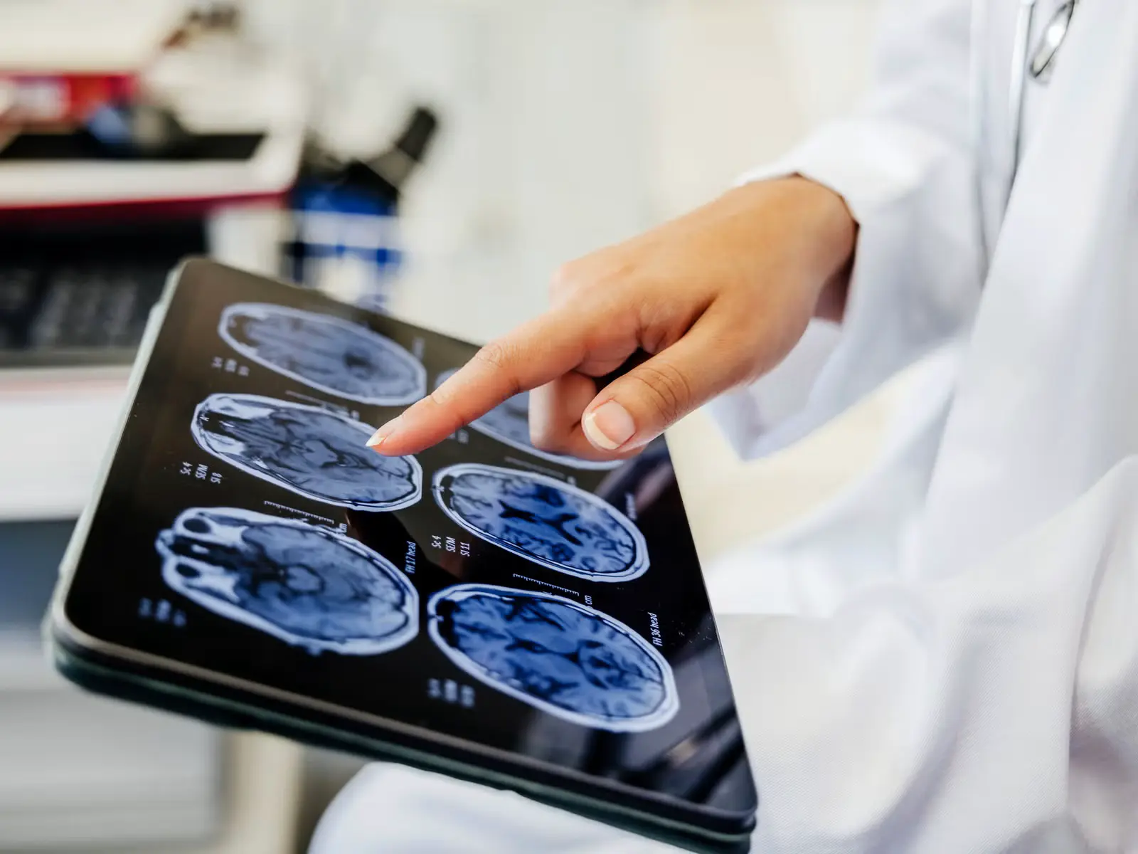 Медицина для богатых и медицина для бедных: пациенты с госстраховкой ждут приема к врачу в 13 раз дольше