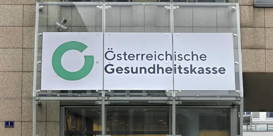 Растущие расходы, падающие доходы:  больничные кассы ожидают убытки в полмиллиарда, а к 2028 году – более миллиарда