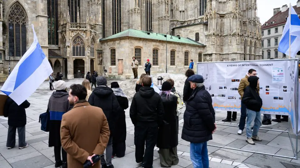 Русские эмигранты в Вене вышли на акцию памяти к годовщине войны на Украине: акция собрала меньше участников, но не потеряла смысла