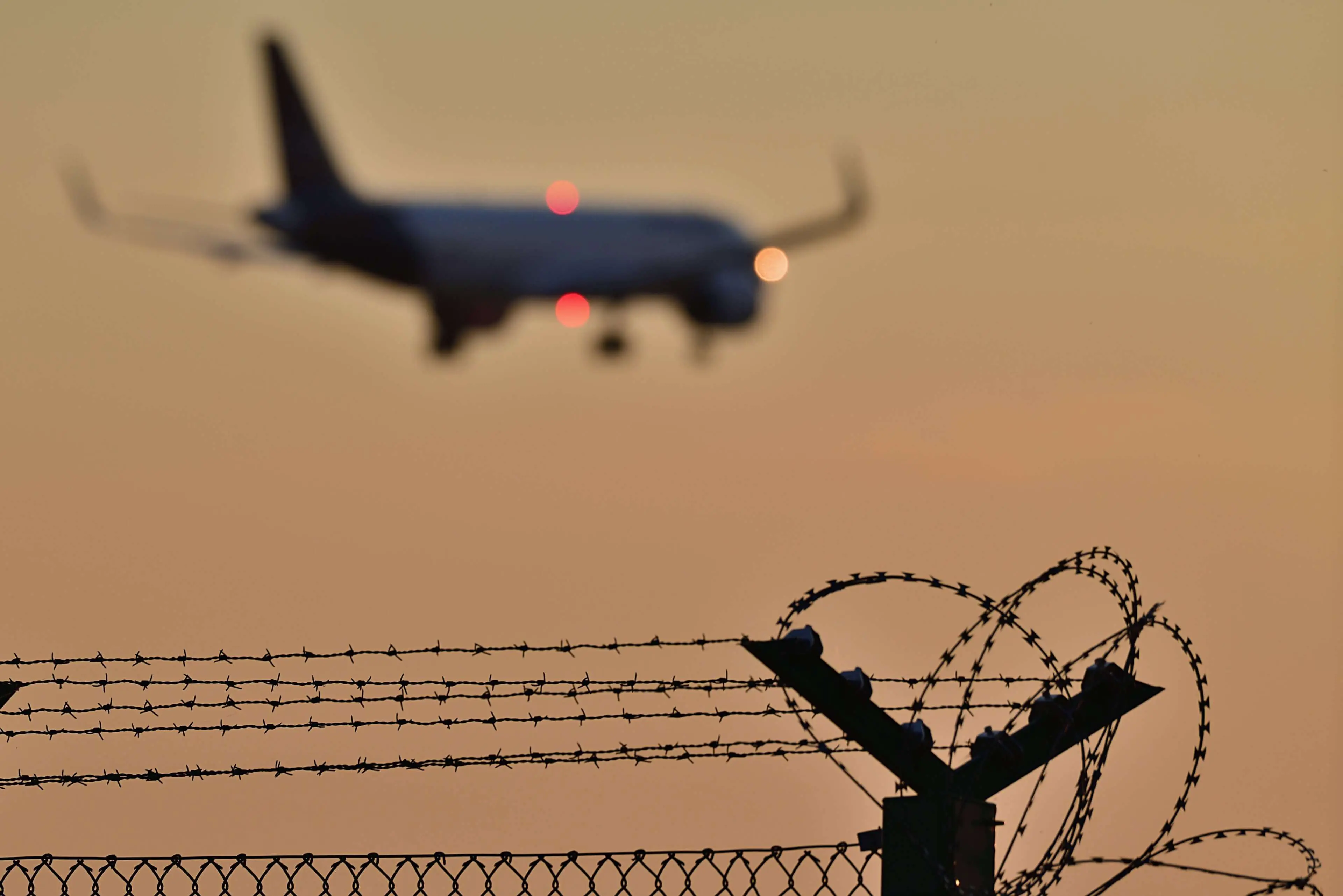 «И на прощание — 900 евро на карманные расходы»: насильник покидает Австрию за счет налогоплательщиков