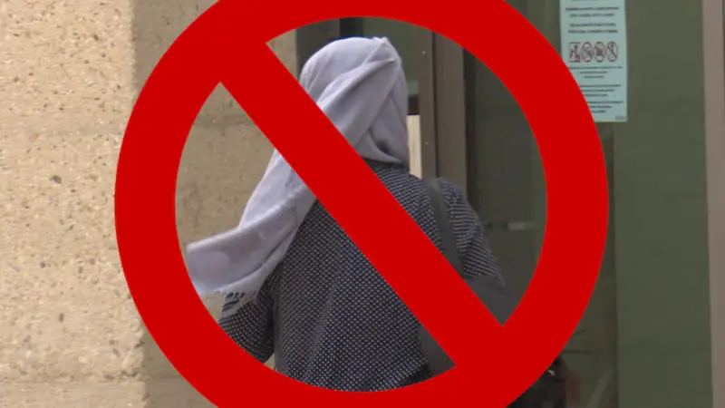 Критика нарастает: запрет на хиджаб вызывает споры — для учениц до 14 лет начинается "разъяснительная фаза"