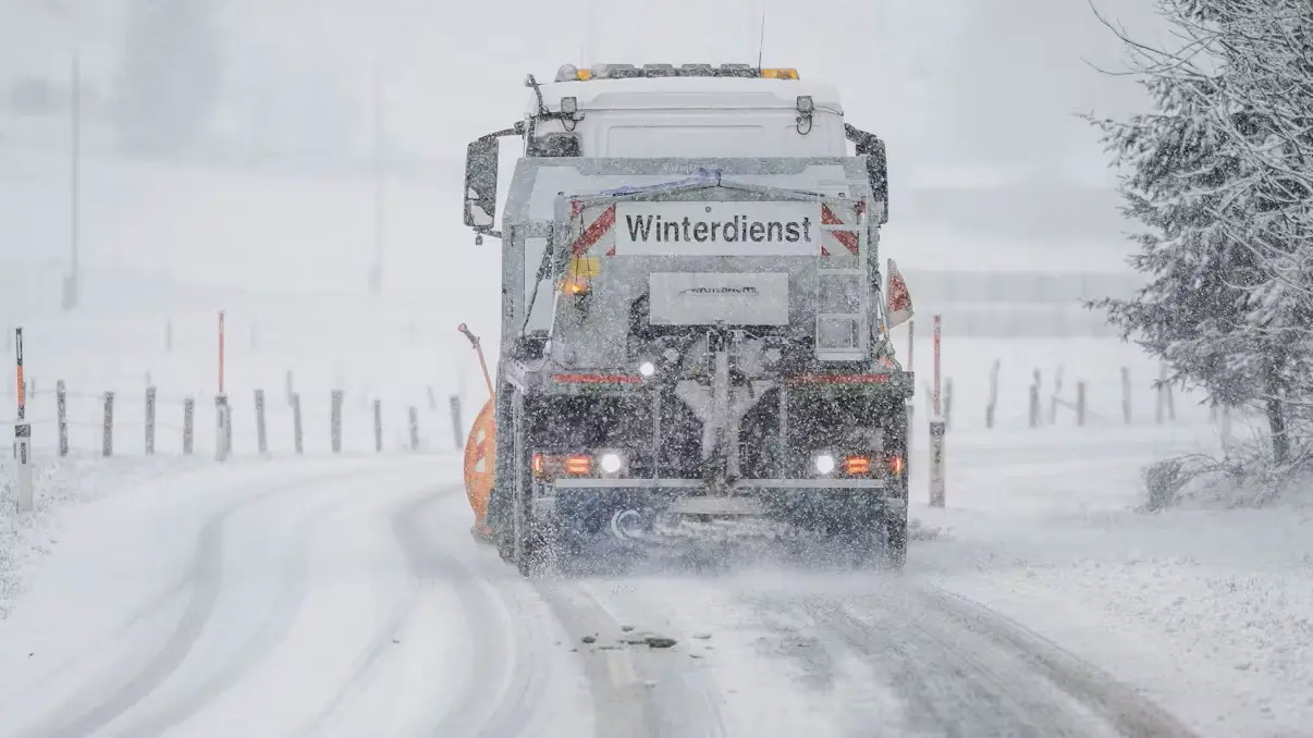 Высшие уровни опасности: завтра холодный фронт принесёт в Австрию рекордные снегопады
