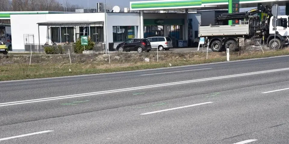 Двойной наезд со смертельным исходом: водитель скрылся, бросив умирающую женщину на дороге