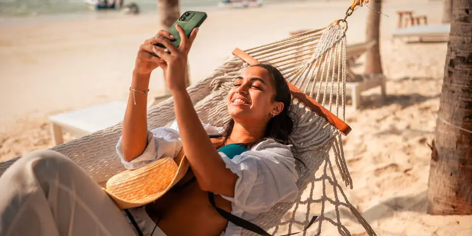 Меньше ездить, меньше летать: новый призыв из Брюсселя на фоне роста цен на топливо