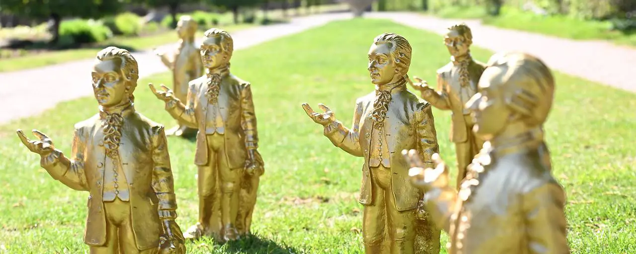 400 золотых Моцартов: Зальцбург готовится к необычному летнему арт-событию