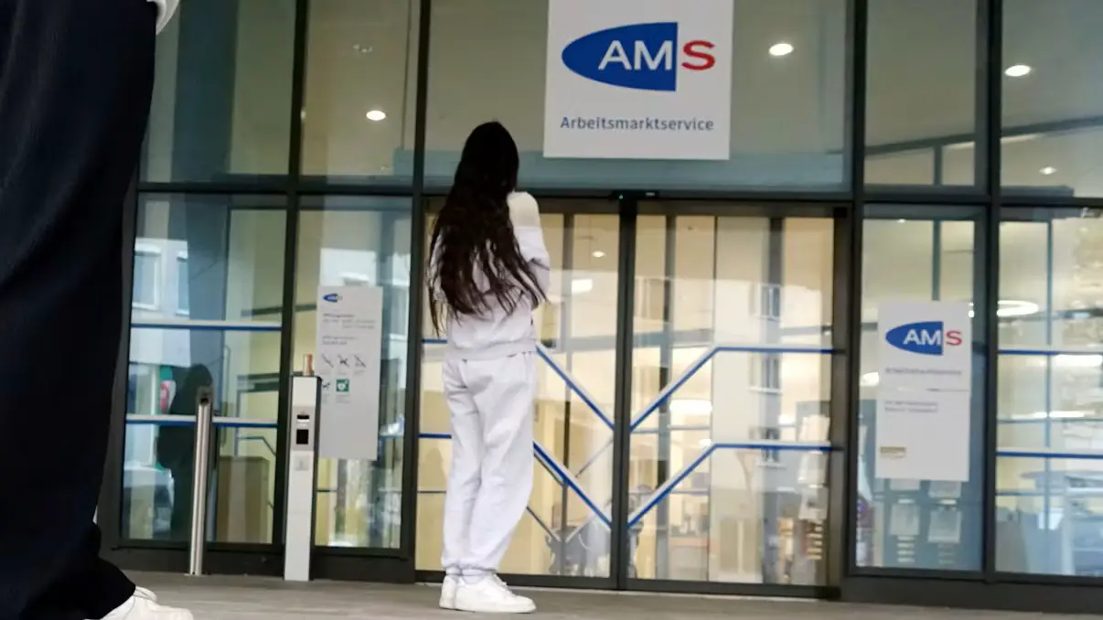 «Сто резюме, ноль собеседований»: 19-летняя австрийка — о том, как не найти работу за 10 месяцев