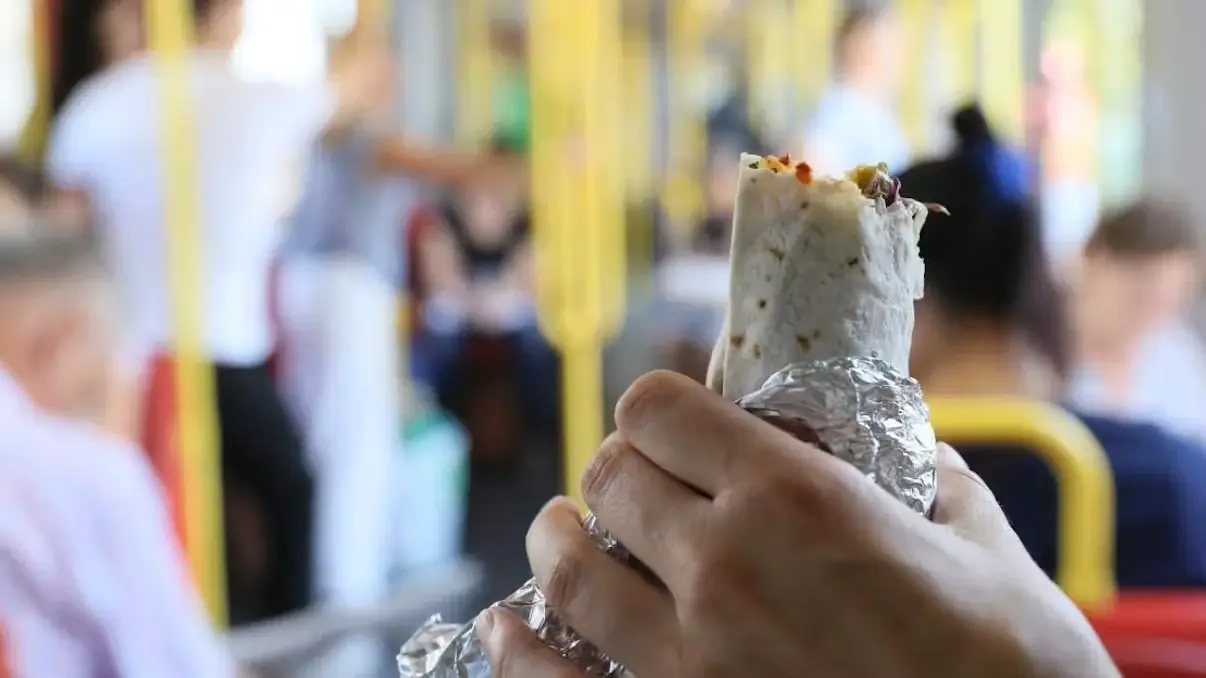 Запрет на еду, громкую музыку и телефонные разговоры: охранники подвели итоги года