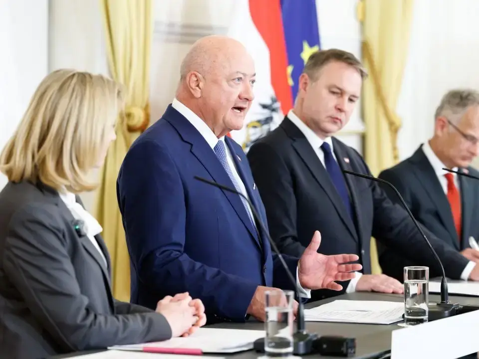 Правительство хочет сэкономить 5,1 миллиарда: рост налогов для крупного бизнеса,  заморозка пенсий, электромобили обложат сбором