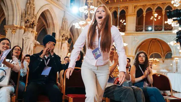 «Рюкзак между двумя мирами»: 17-летняя беженка с Украины заговорила на пяти языках и выиграла престижный конкурс в Австрии