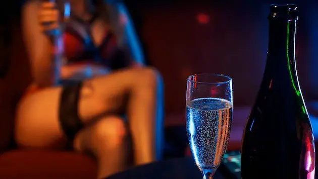 Недовольный услугами клиент разнёс бордель и чуть не устроил ДТП: полиция поймала разъярённого 31-летнего сирийца