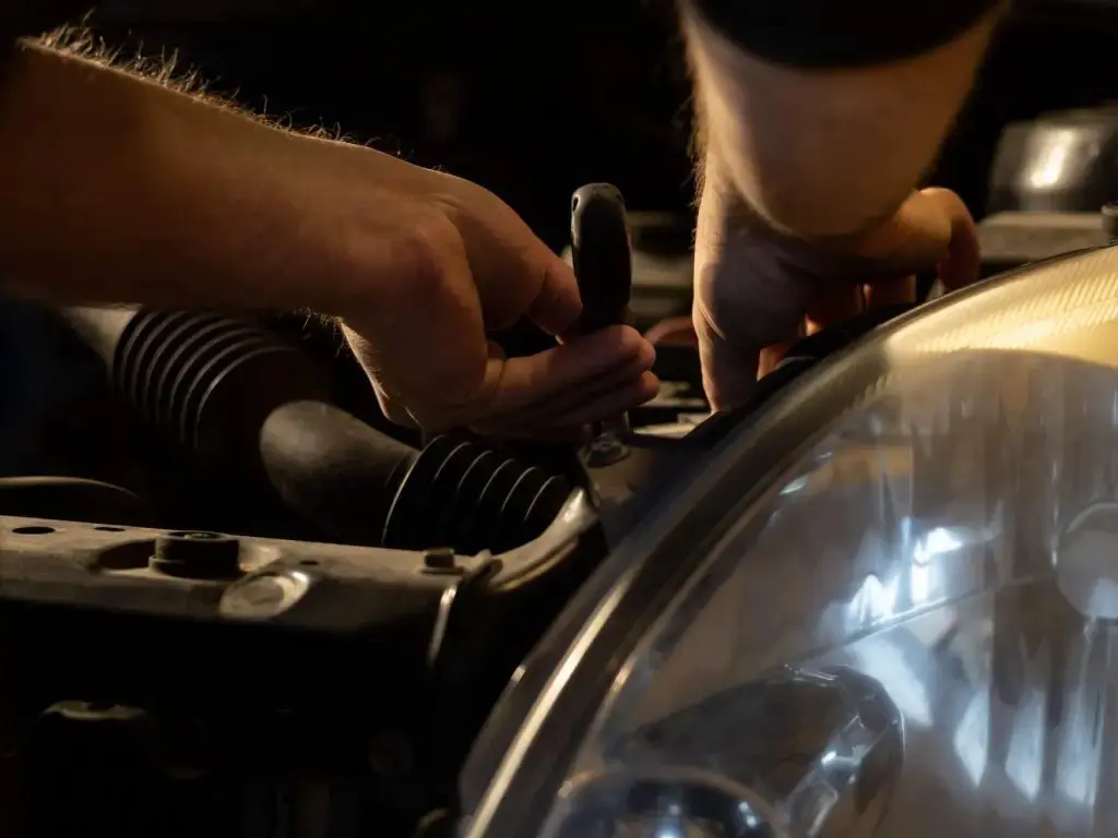 Рост цен на автосервис и риски покупки подержанных машин: советы автовладельцам