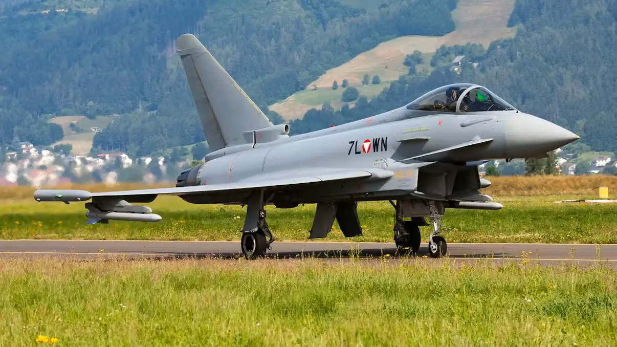 Тревога в небе над Каринтией: Eurofighter перехватили  самолёт-призрак