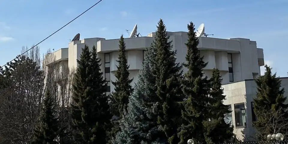 «Антенный лес» над Веной: как Австрия высылает русских шпионов, но не может их остановить