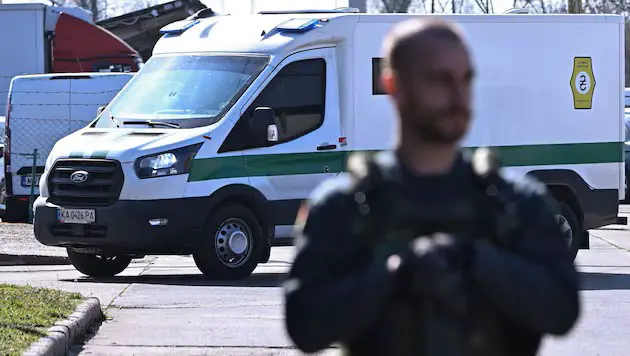 20 миллиардов в зону войны: Австрия годами тайно возила в Киев наличные и золото