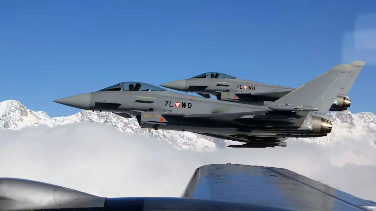 Тревога в небе над Австрией: два дня подряд Eurofighter поднимают против самолётов США