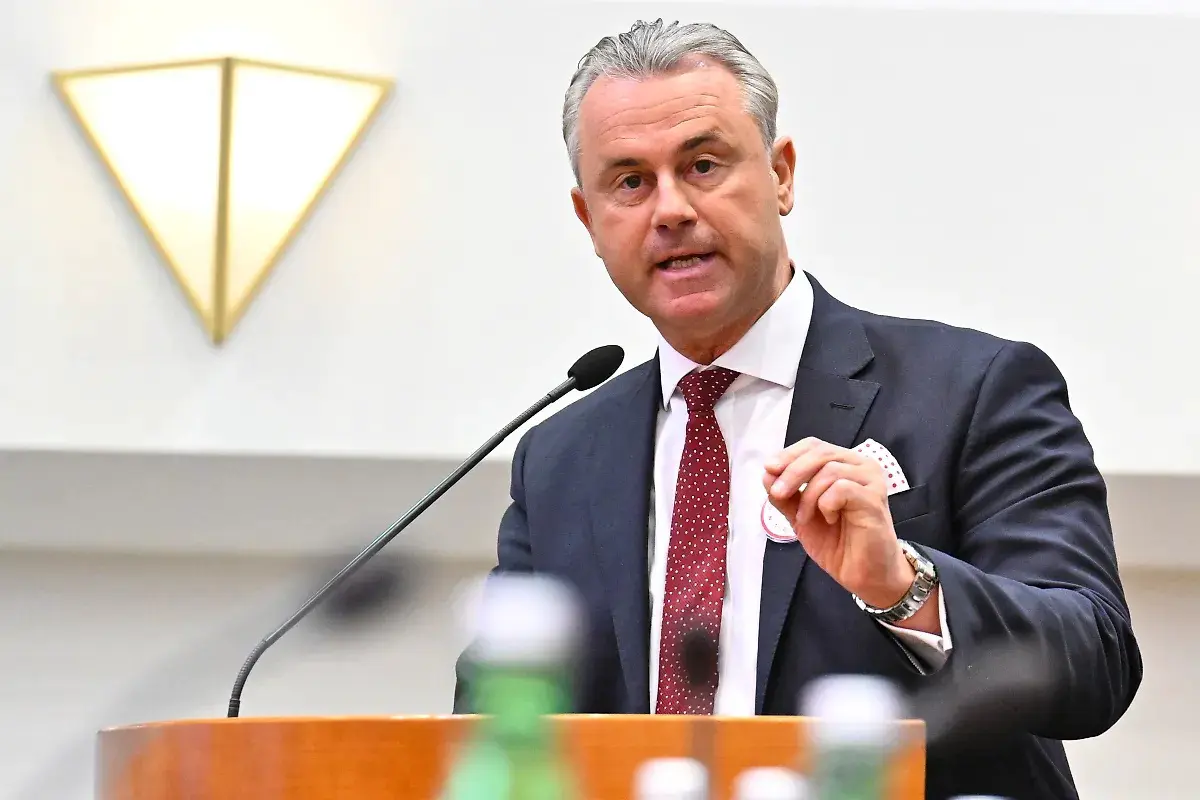 Экс-лидер FPÖ Норберт Хофер и кандидат в президенты Австрии лишился прав за вождение в нетрезвом виде и ДТП