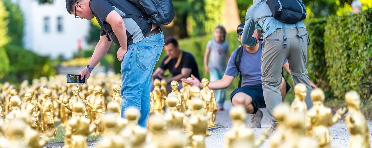 Охота на Моцарта: треть золотых статуэток в Зальцбурге уже украдена