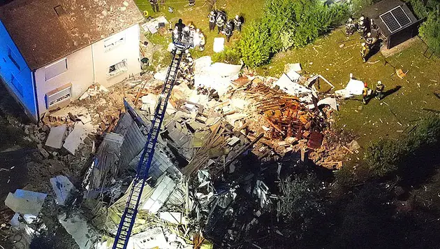 Взрыв в ночи: В Вене разрушен жилой дом, есть тяжелораненые