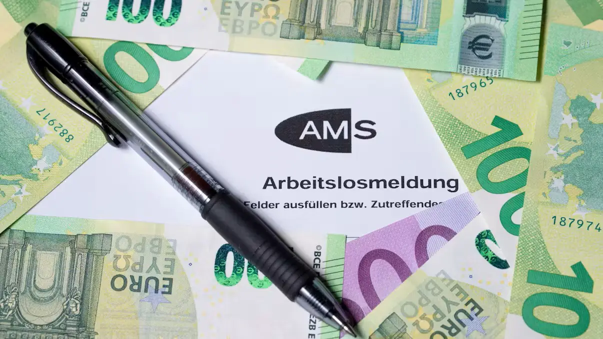Уже 376 000 без работы: новые антирекорды AMS