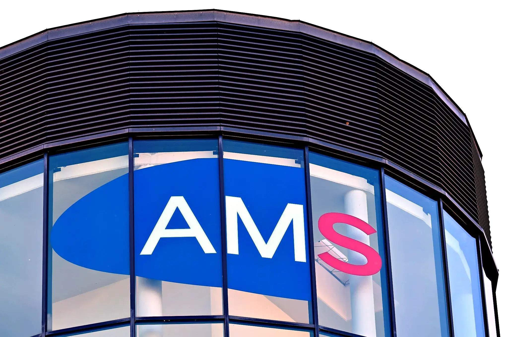 Новые правила AMS: 17 700 безработных лишились подработки, но тысячи нашли полную занятость