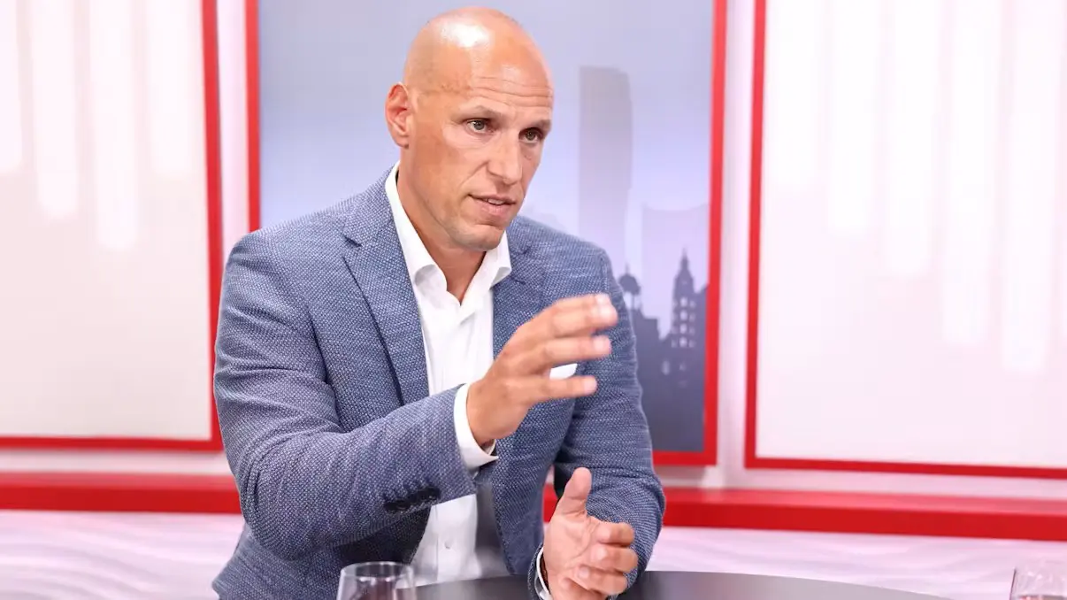 «Снимите платок, соблюдайте правила или покиньте страну»: политик из Нижней Австрии жёстко о новых школьных порядках