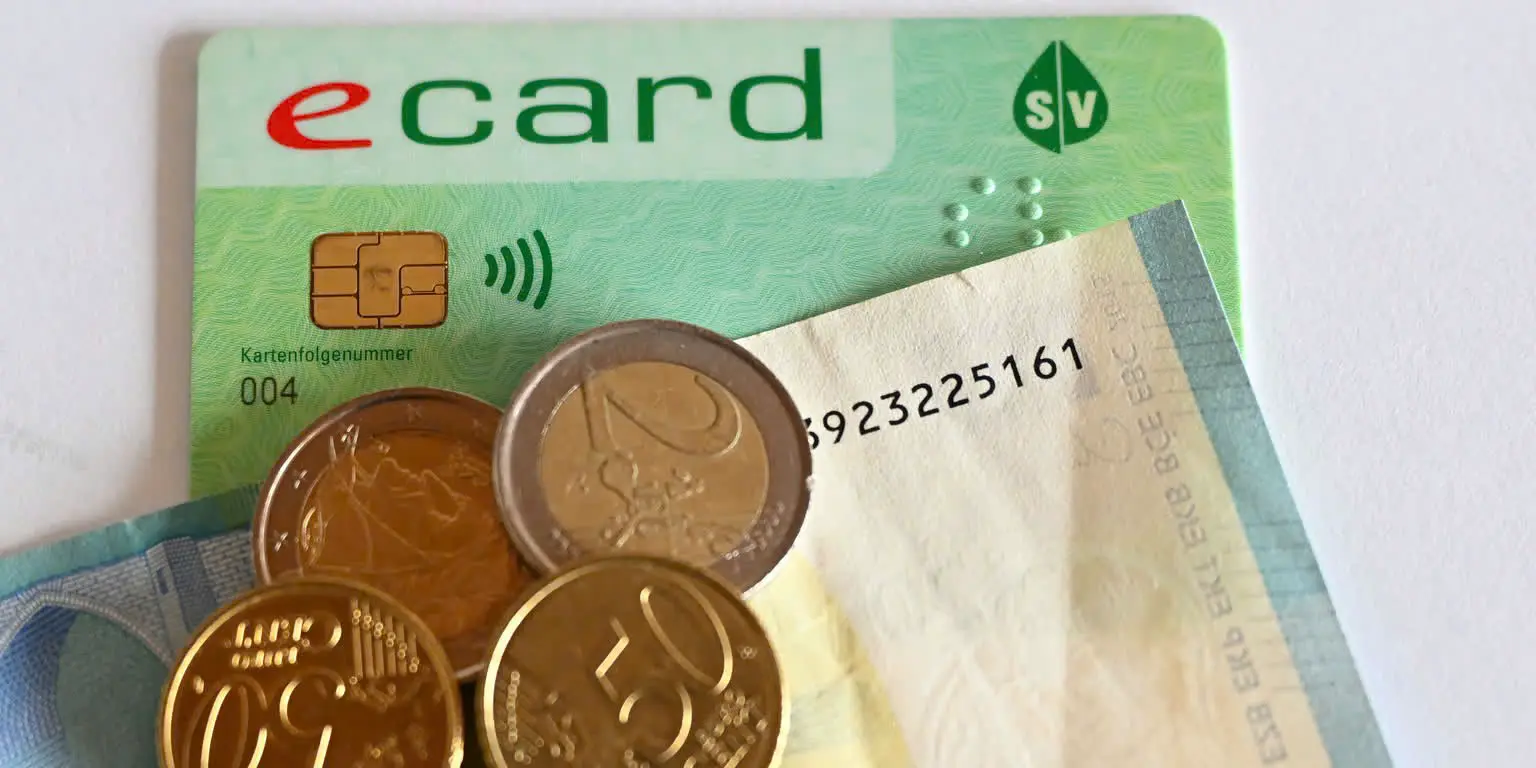 В Австрии повысят плату за e-card: кого коснётся ноябрьское списание в Австрии