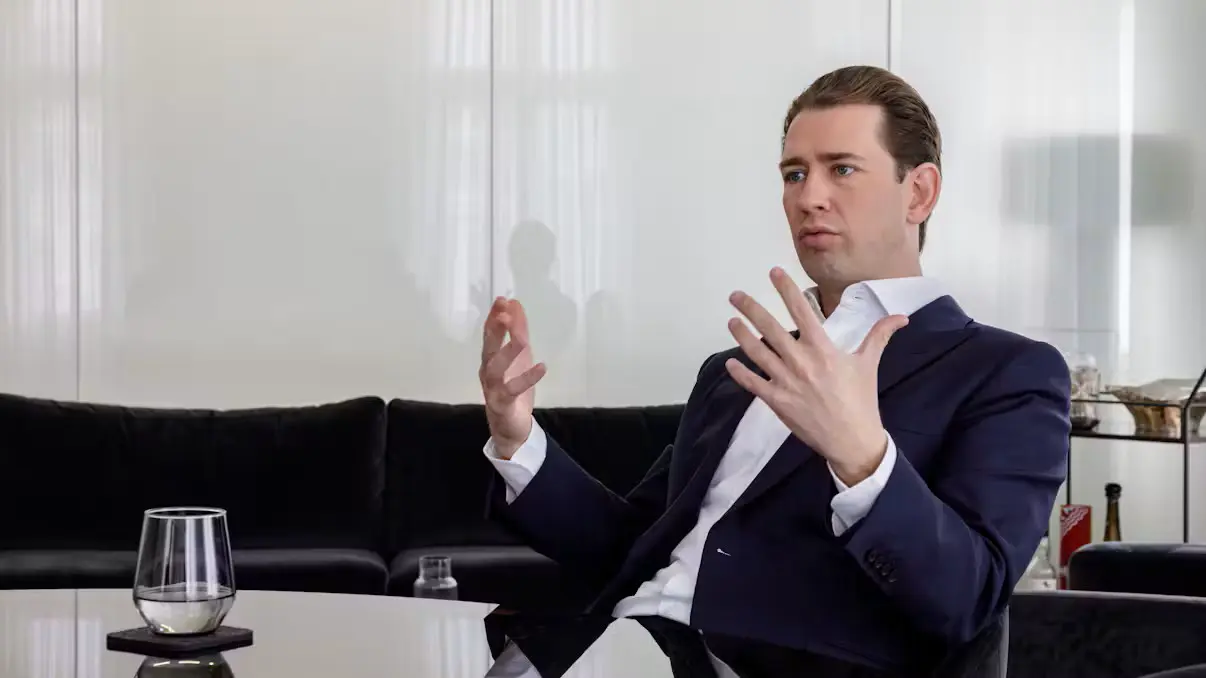 Курц о беспорядках во Франции: «Если не изменить курс, следующей может стать Вена»