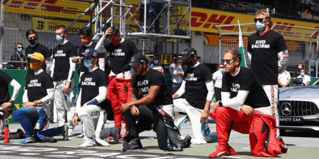 Российский гонщик Формулы 1 и несколько  других пилотов отказались вставать на колени в знак протеста против расизма на Гран При Австрии