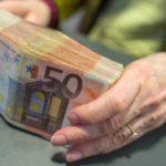 В ЕС планируют лимит в 10 000 евро для наличных выплат