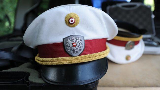 Нижняя Австрия: полицейский собирал штрафы себе в карман