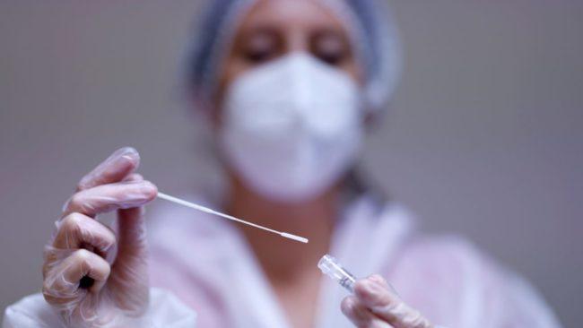 Новости коронавируса: 2 933 новых случая, увеличение положительных тестов у молодежи, рост смертности в 2022 на 11%, заболеваемость гриппом в Австрии снижается