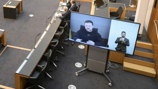 Зеленский выступил в австрийском парламенте: призывы к миру, протесты и демарши
