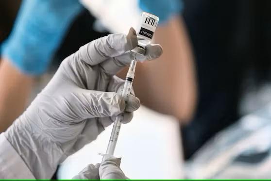 Новости коронавируса: 1 179 новых случаев, освобождение для группы риска заканчивается 30 апреля, вакцинация против коронавируса обязательна для работы в городе Вена, общий иммунитет привел к окончанию пандемии