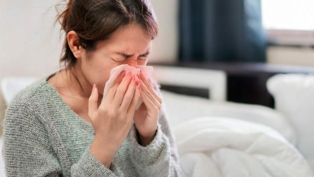 Новости коронавируса: 1 643 новых случая, волна гриппа прошла, количество авиапассажиров ниже допандемийного уровня, Long COVID: женщина снова может чувствовать вкус спустя 2 года