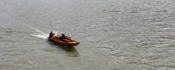 На Дунае водный лыжник попал под винт своего катера и погиб